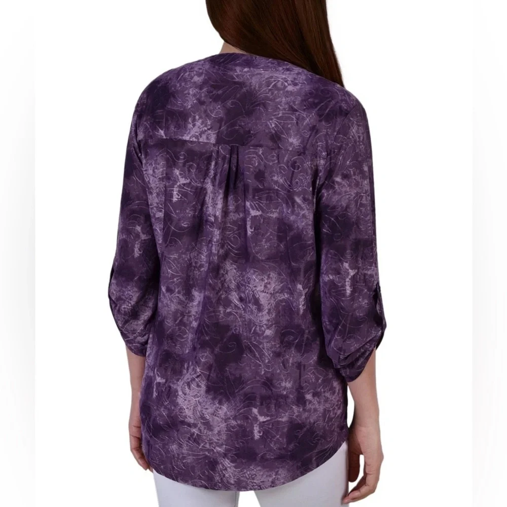 🚨New Notations Women's 3/4 Roll Tab Sleeve Y-Neck Top - Picture 2 of 5